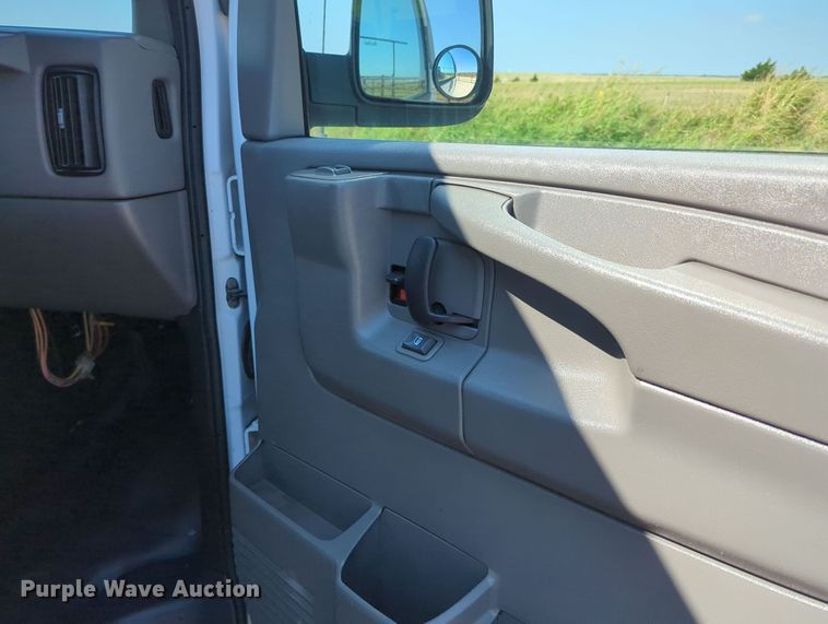 image for item MX9377 2007 GMC Savana G2500  van