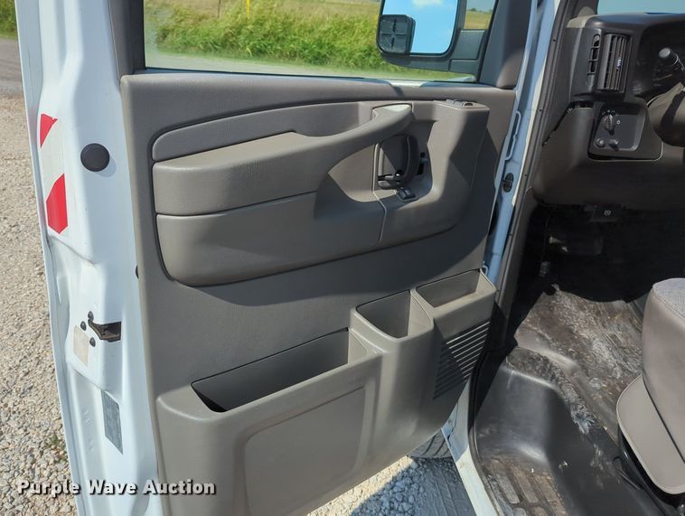 image for item MX9378 2007 GMC Savana G2500  van