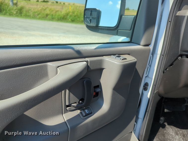 image for item MX9378 2007 GMC Savana G2500  van