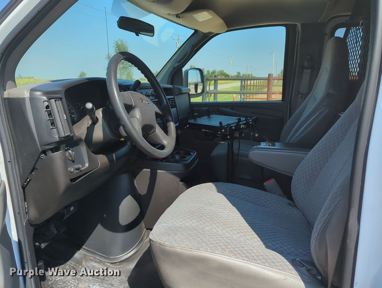 image for item MX9378 2007 GMC Savana G2500  van