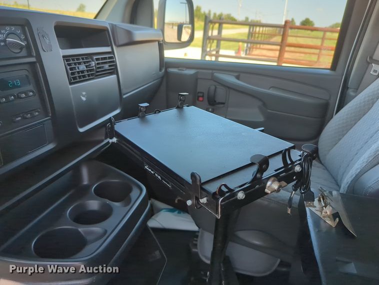 image for item MX9378 2007 GMC Savana G2500  van