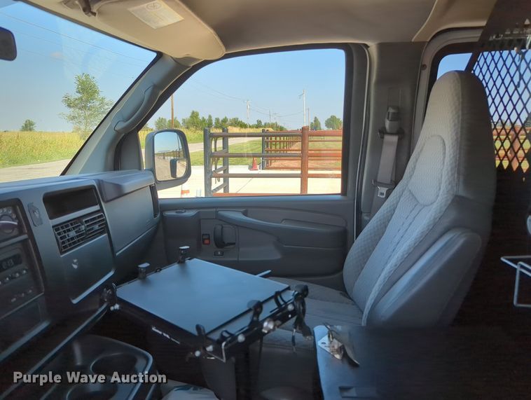 image for item MX9378 2007 GMC Savana G2500  van