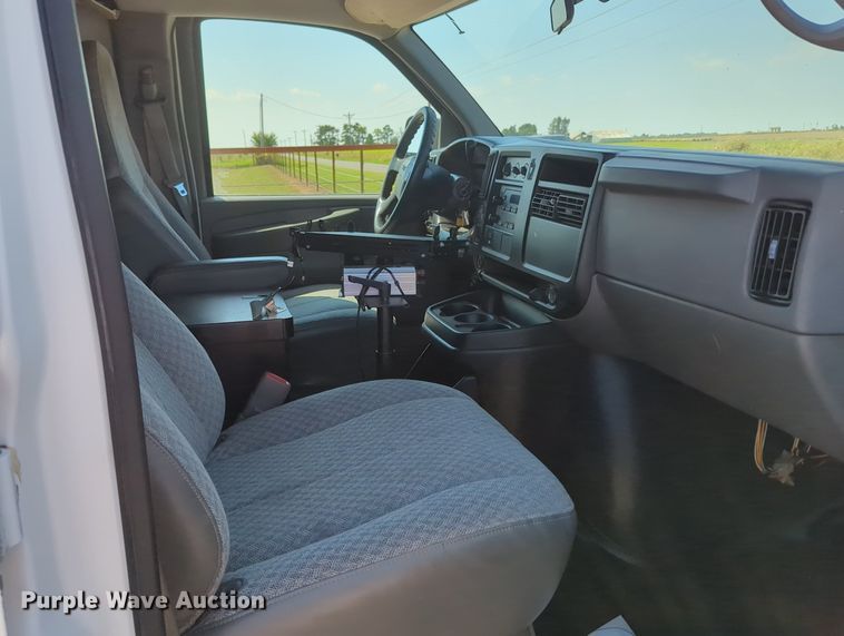 image for item MX9378 2007 GMC Savana G2500  van