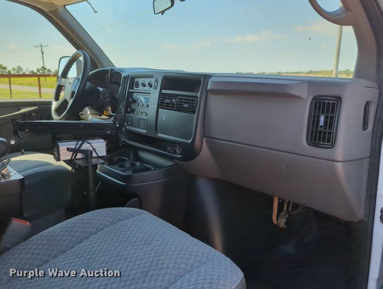 image for item MX9378 2007 GMC Savana G2500  van