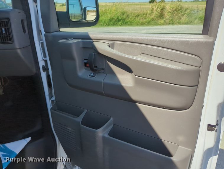 image for item MX9378 2007 GMC Savana G2500  van