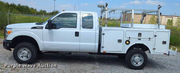 image for item MX9383 2011 Ford F350 Super Duty  SuperCab utility bed pickup truck