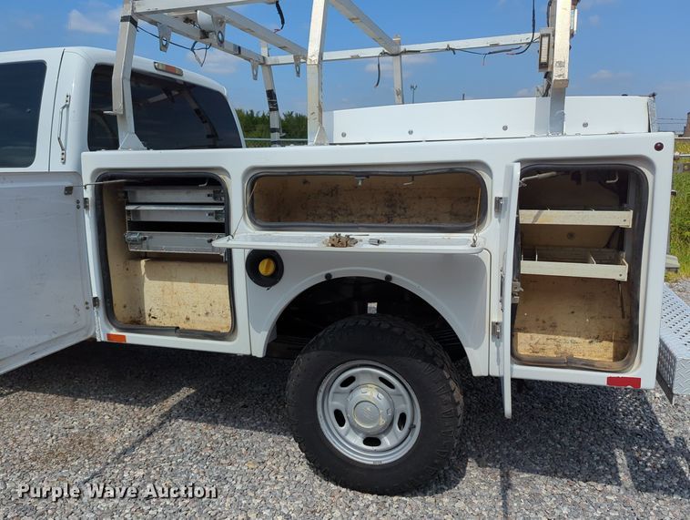 image for item MX9383 2011 Ford F350 Super Duty  SuperCab utility bed pickup truck