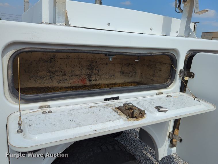 image for item MX9383 2011 Ford F350 Super Duty  SuperCab utility bed pickup truck