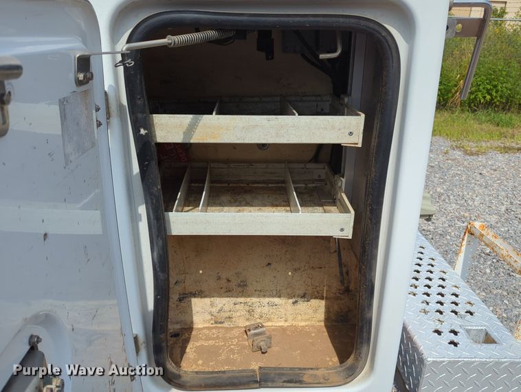 image for item MX9383 2011 Ford F350 Super Duty  SuperCab utility bed pickup truck