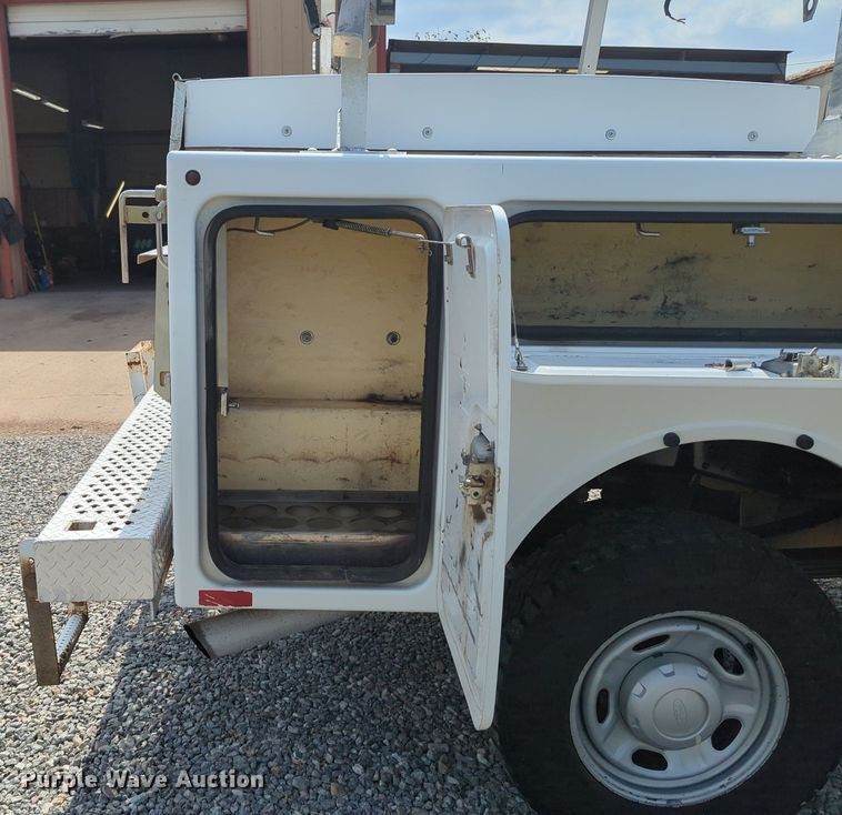 image for item MX9383 2011 Ford F350 Super Duty  SuperCab utility bed pickup truck