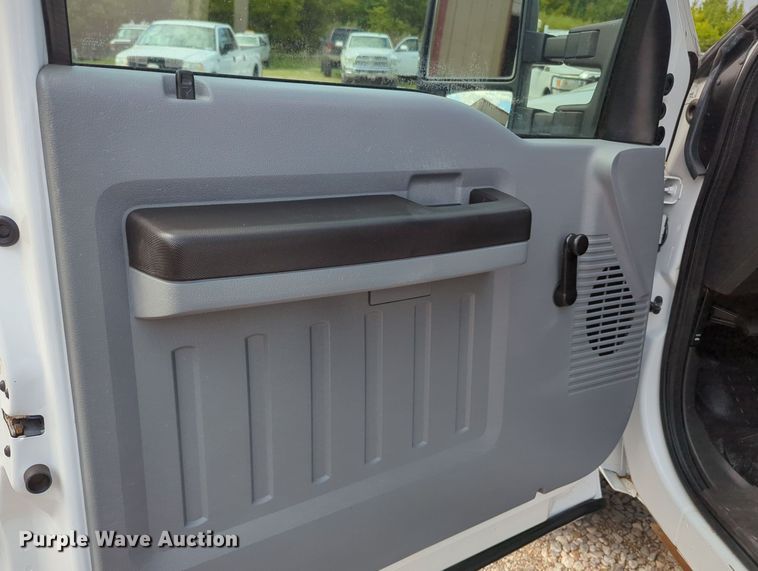 image for item MX9383 2011 Ford F350 Super Duty  SuperCab utility bed pickup truck