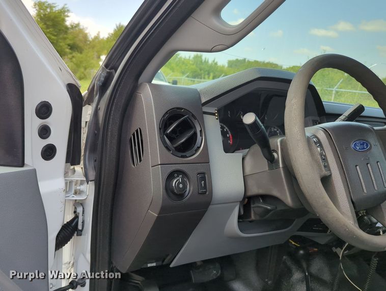 image for item MX9383 2011 Ford F350 Super Duty  SuperCab utility bed pickup truck