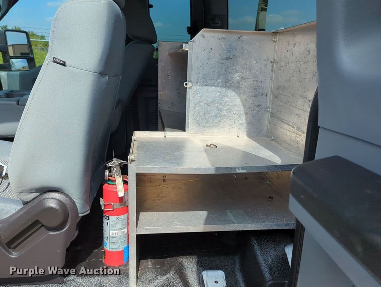 image for item MX9383 2011 Ford F350 Super Duty  SuperCab utility bed pickup truck