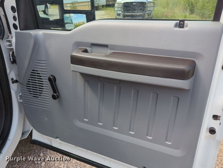 image for item MX9383 2011 Ford F350 Super Duty  SuperCab utility bed pickup truck