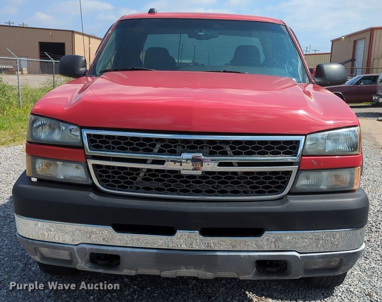 image for item MX9384 2005 Chevrolet Silverado 2500HD  Ext. Cab pickup truck