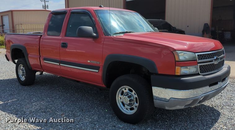 image for item MX9384 2005 Chevrolet Silverado 2500HD  Ext. Cab pickup truck