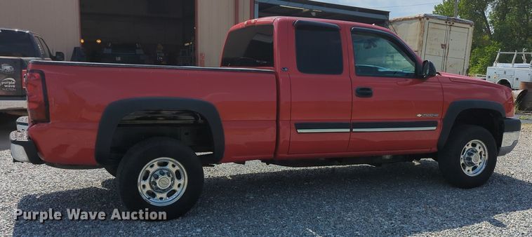 image for item MX9384 2005 Chevrolet Silverado 2500HD  Ext. Cab pickup truck