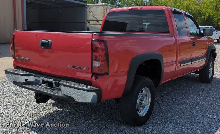 image for item MX9384 2005 Chevrolet Silverado 2500HD  Ext. Cab pickup truck