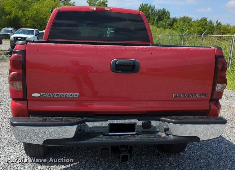 image for item MX9384 2005 Chevrolet Silverado 2500HD  Ext. Cab pickup truck