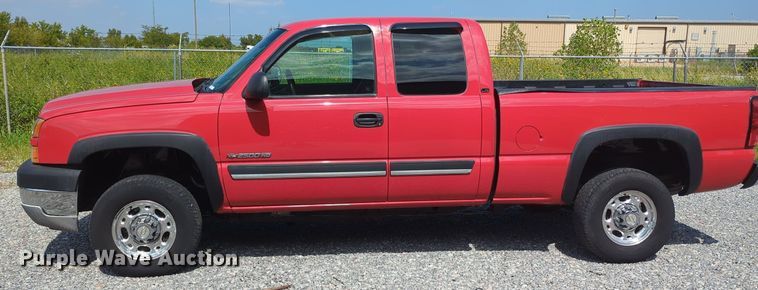 image for item MX9384 2005 Chevrolet Silverado 2500HD  Ext. Cab pickup truck