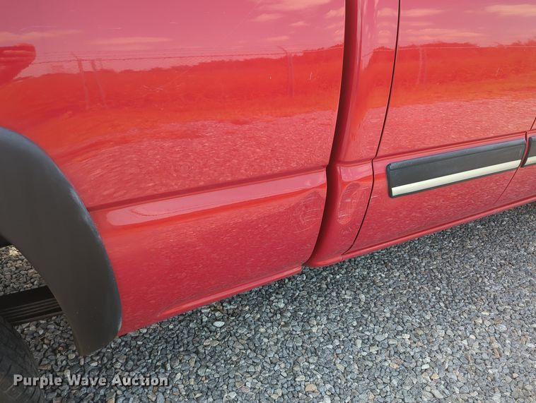 image for item MX9384 2005 Chevrolet Silverado 2500HD  Ext. Cab pickup truck
