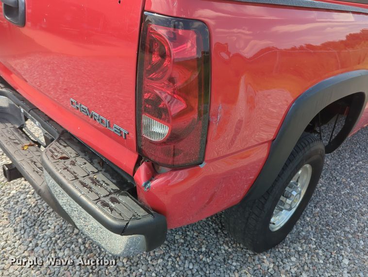 image for item MX9384 2005 Chevrolet Silverado 2500HD  Ext. Cab pickup truck