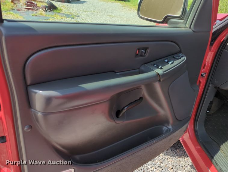 image for item MX9384 2005 Chevrolet Silverado 2500HD  Ext. Cab pickup truck