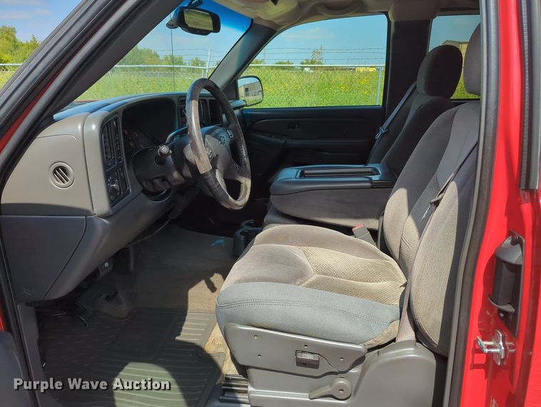 image for item MX9384 2005 Chevrolet Silverado 2500HD  Ext. Cab pickup truck