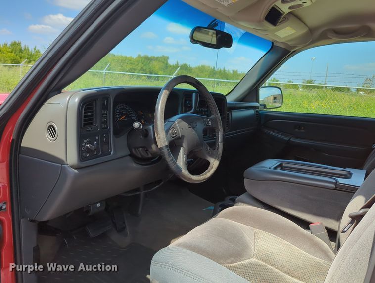 image for item MX9384 2005 Chevrolet Silverado 2500HD  Ext. Cab pickup truck