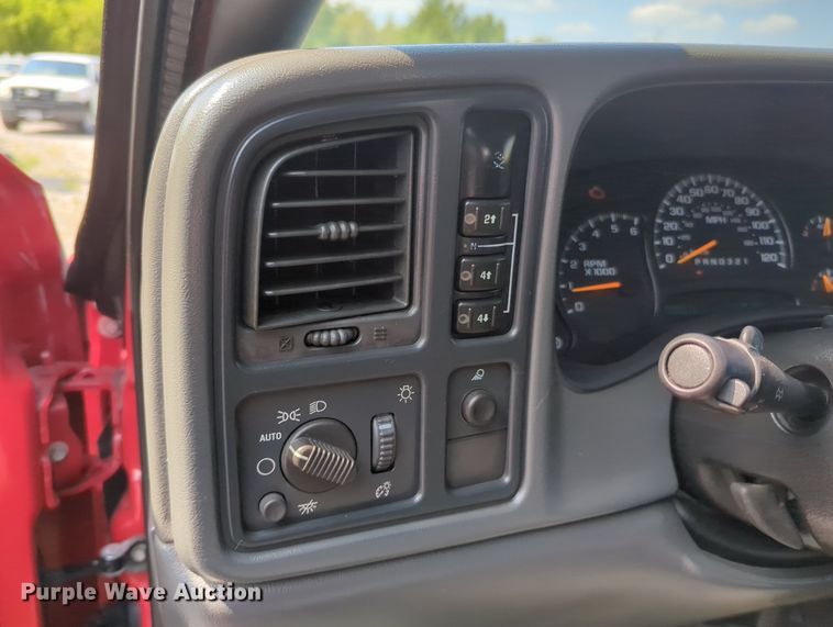 image for item MX9384 2005 Chevrolet Silverado 2500HD  Ext. Cab pickup truck