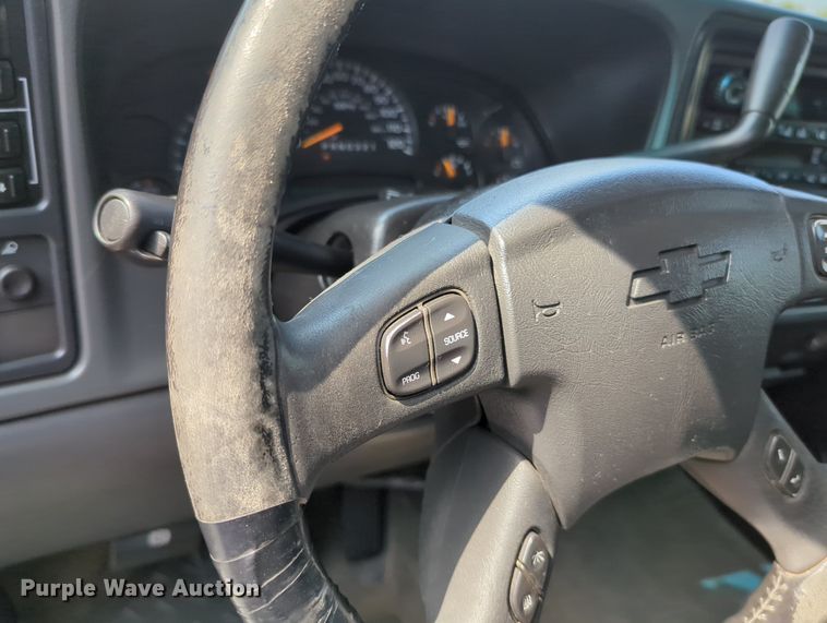 image for item MX9384 2005 Chevrolet Silverado 2500HD  Ext. Cab pickup truck