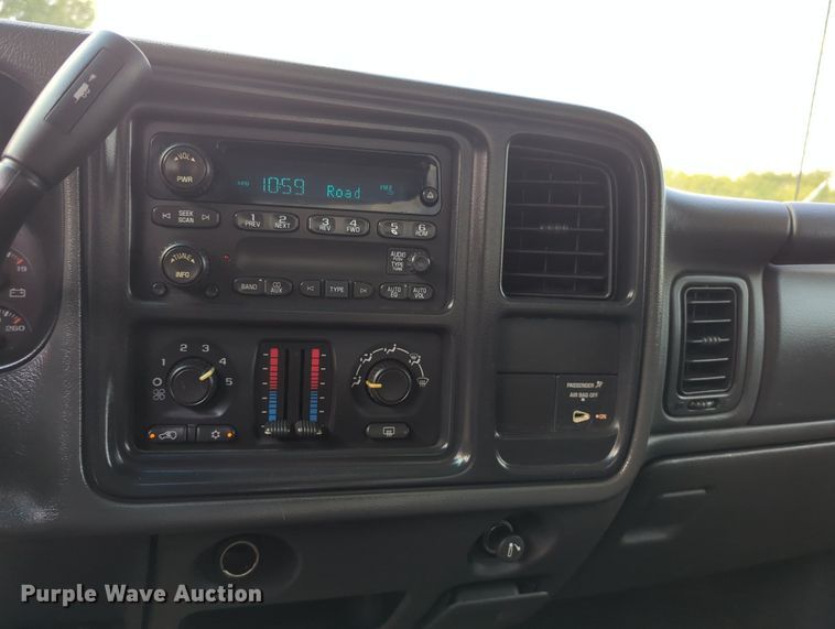 image for item MX9384 2005 Chevrolet Silverado 2500HD  Ext. Cab pickup truck