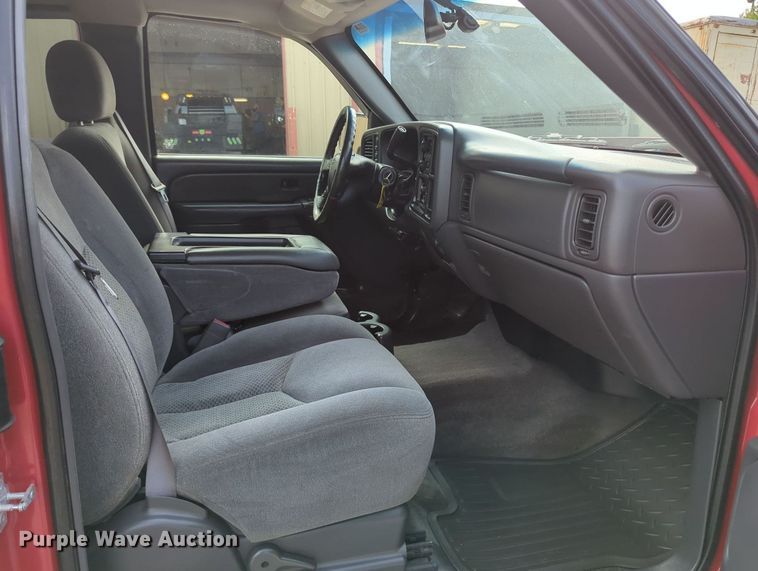 image for item MX9384 2005 Chevrolet Silverado 2500HD  Ext. Cab pickup truck