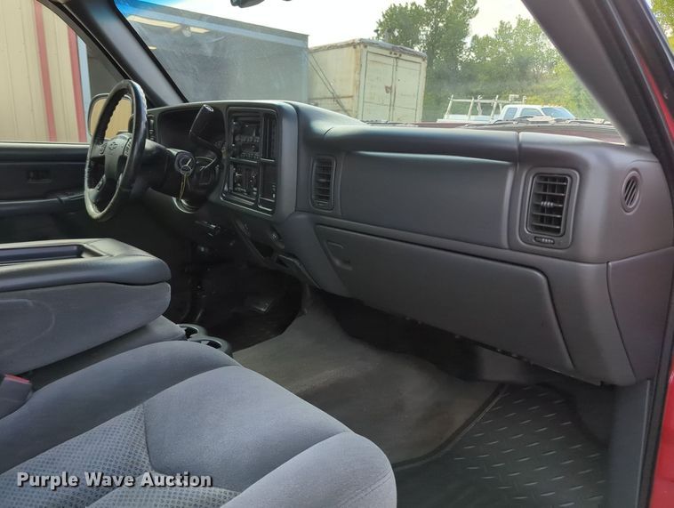 image for item MX9384 2005 Chevrolet Silverado 2500HD  Ext. Cab pickup truck