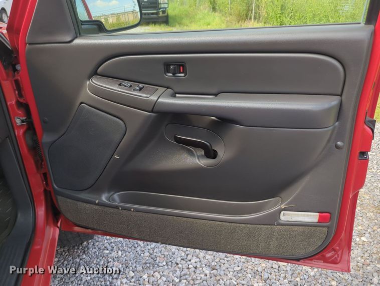 image for item MX9384 2005 Chevrolet Silverado 2500HD  Ext. Cab pickup truck