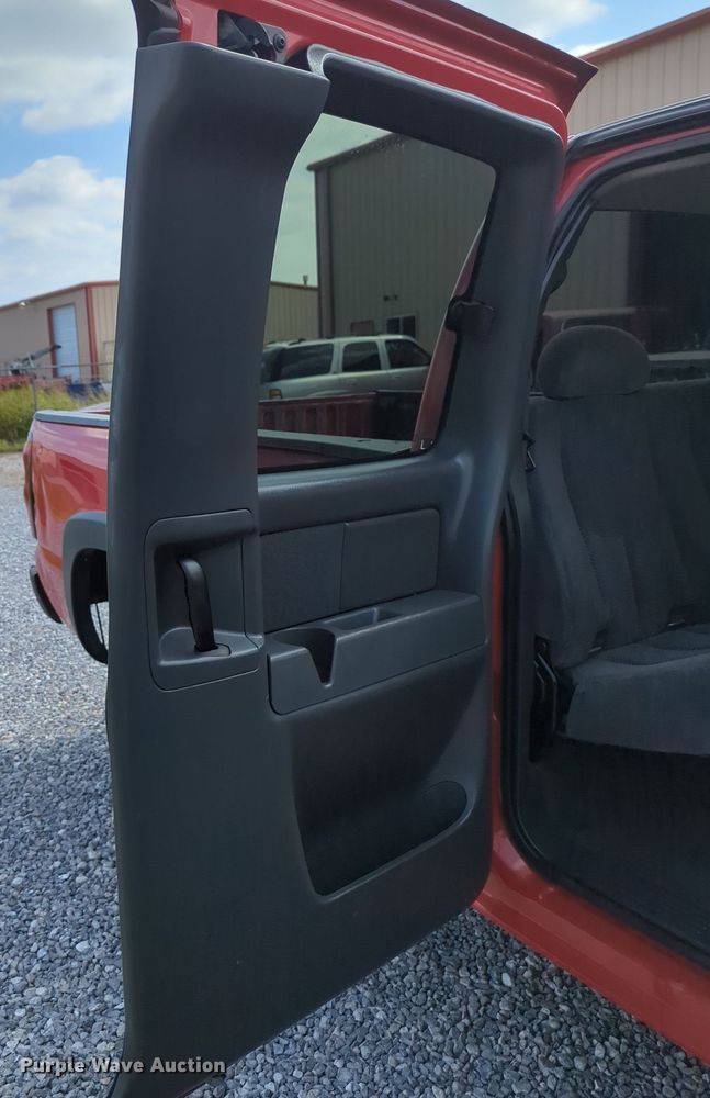 image for item MX9384 2005 Chevrolet Silverado 2500HD  Ext. Cab pickup truck