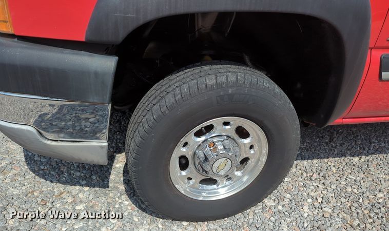image for item MX9384 2005 Chevrolet Silverado 2500HD  Ext. Cab pickup truck