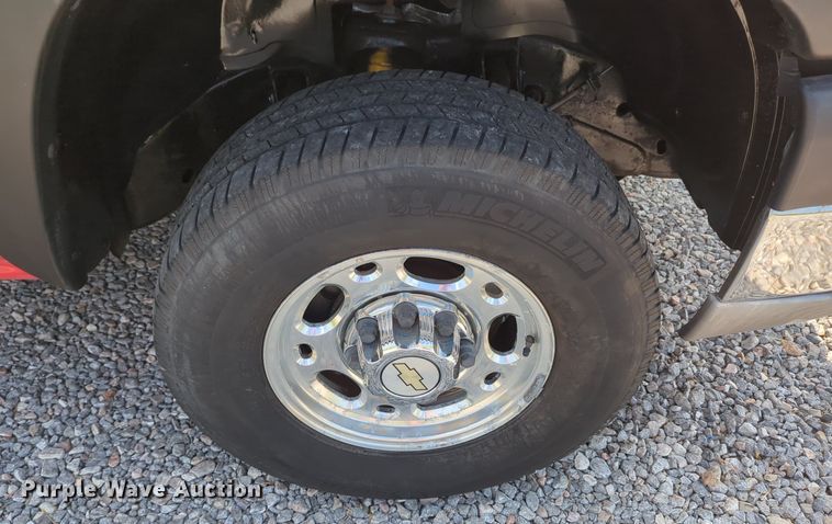 image for item MX9384 2005 Chevrolet Silverado 2500HD  Ext. Cab pickup truck