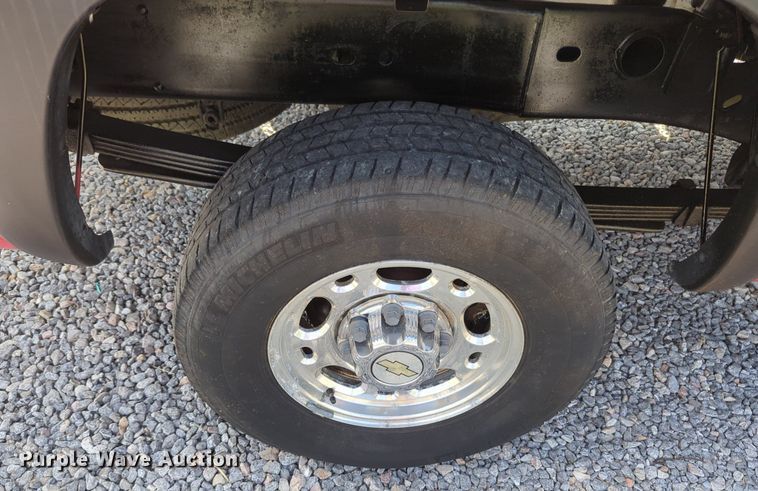 image for item MX9384 2005 Chevrolet Silverado 2500HD  Ext. Cab pickup truck