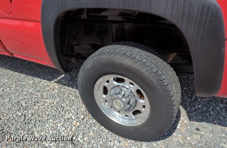 image for item MX9384 2005 Chevrolet Silverado 2500HD  Ext. Cab pickup truck