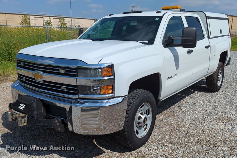 image for item MX9385 2015 Chevrolet Silverado 2500HD  Crew Cab pickup truck