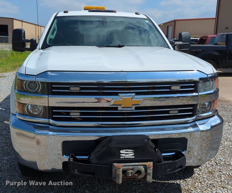 image for item MX9385 2015 Chevrolet Silverado 2500HD  Crew Cab pickup truck