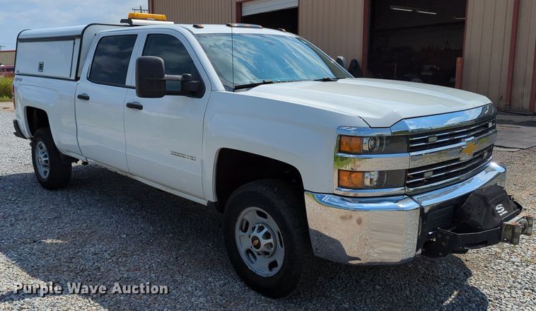 image for item MX9385 2015 Chevrolet Silverado 2500HD  Crew Cab pickup truck