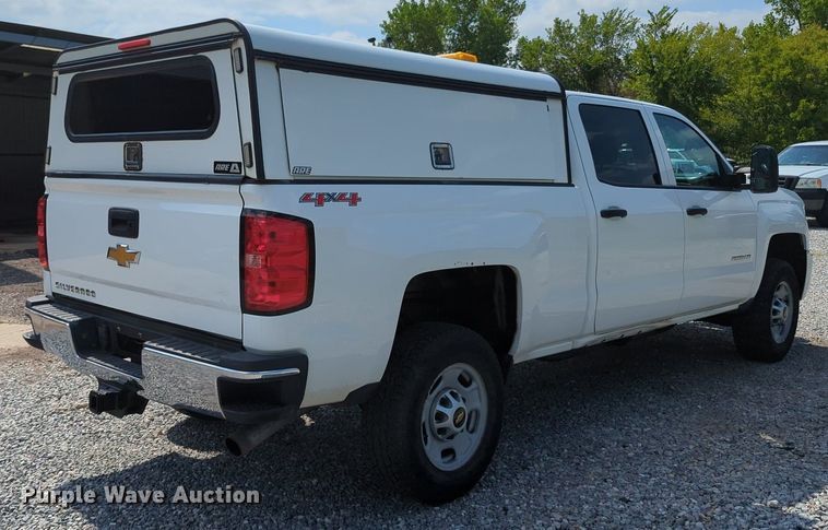 image for item MX9385 2015 Chevrolet Silverado 2500HD  Crew Cab pickup truck