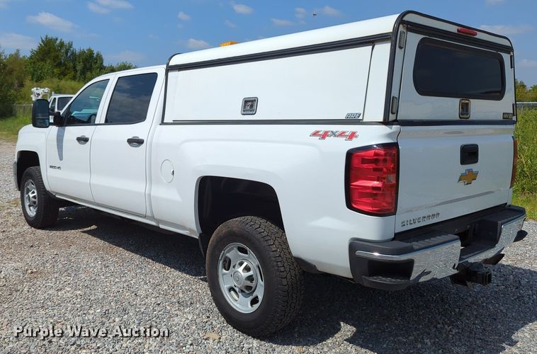 image for item MX9385 2015 Chevrolet Silverado 2500HD  Crew Cab pickup truck