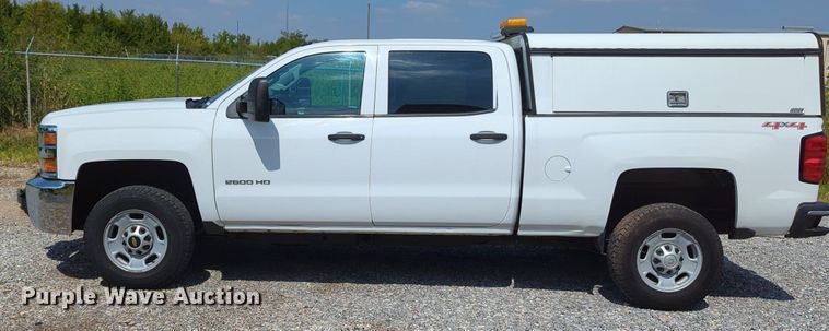 image for item MX9385 2015 Chevrolet Silverado 2500HD  Crew Cab pickup truck