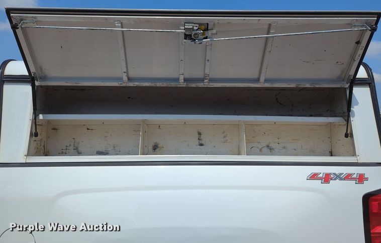 image for item MX9385 2015 Chevrolet Silverado 2500HD  Crew Cab pickup truck