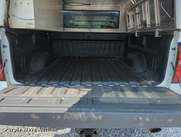 image for item MX9385 2015 Chevrolet Silverado 2500HD  Crew Cab pickup truck