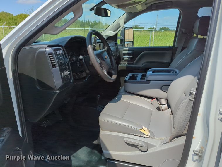 image for item MX9385 2015 Chevrolet Silverado 2500HD  Crew Cab pickup truck