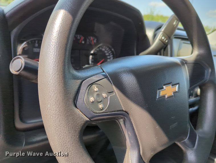 image for item MX9385 2015 Chevrolet Silverado 2500HD  Crew Cab pickup truck